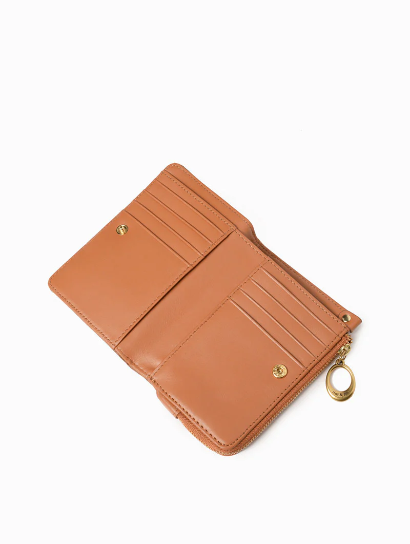 Iza - Image 20